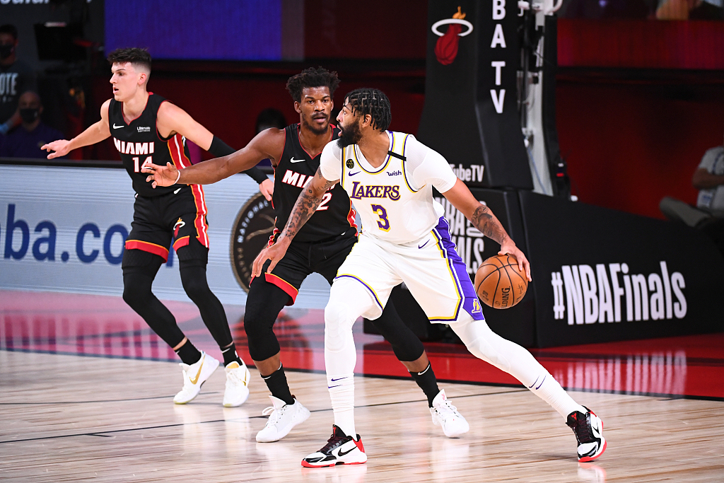 山西队力克热火,浓眉哥点燃赛场 山西队力克热火,浓眉哥点燃赛场